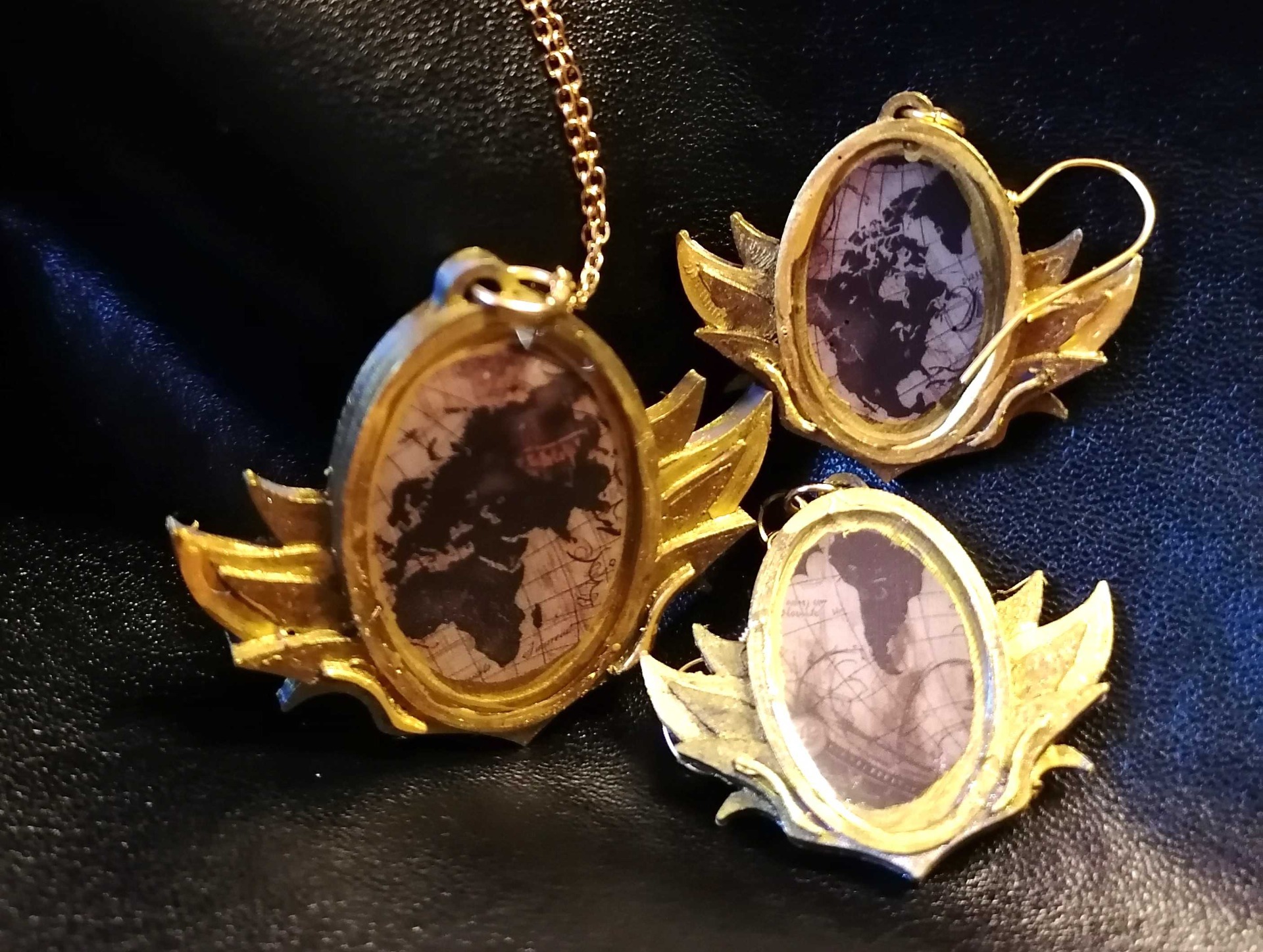 Amelia, 45€ (sis. korvakorut, kaulakoru)