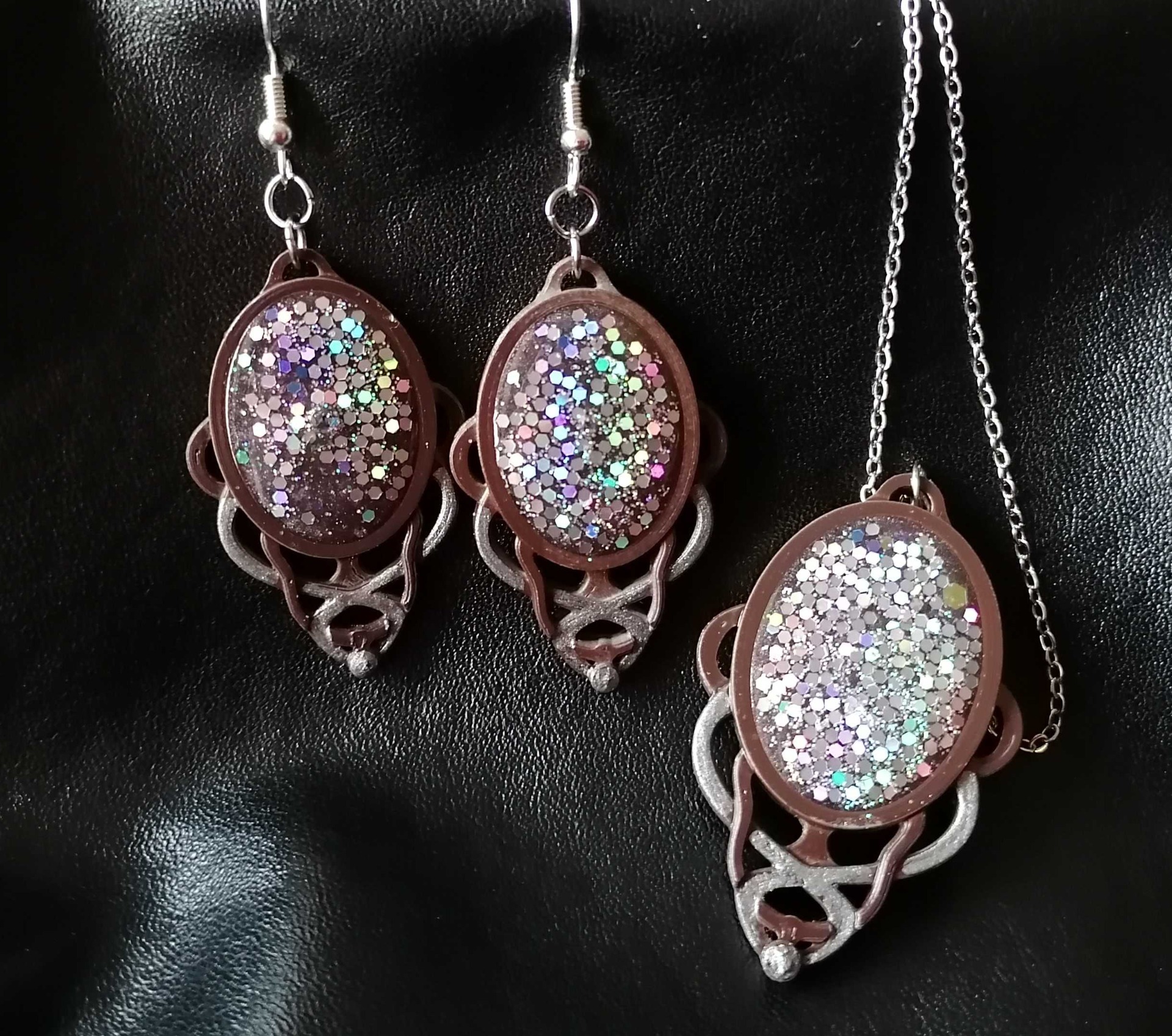 Lenore, 45€ (sis korvakorut, kaulakoru)