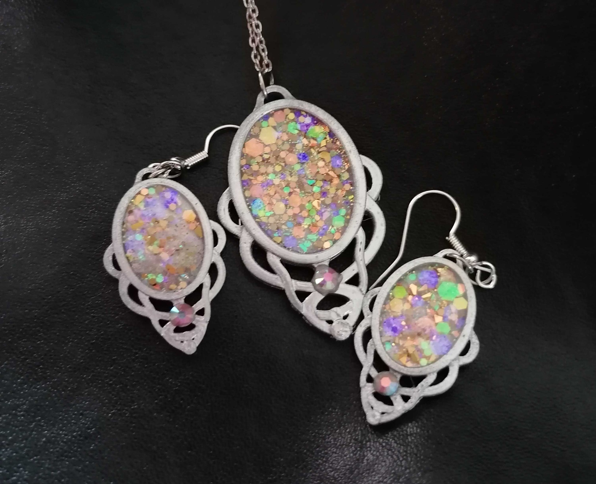 Charlotta, 45€ (sis. korvakorut, kaulakoru)