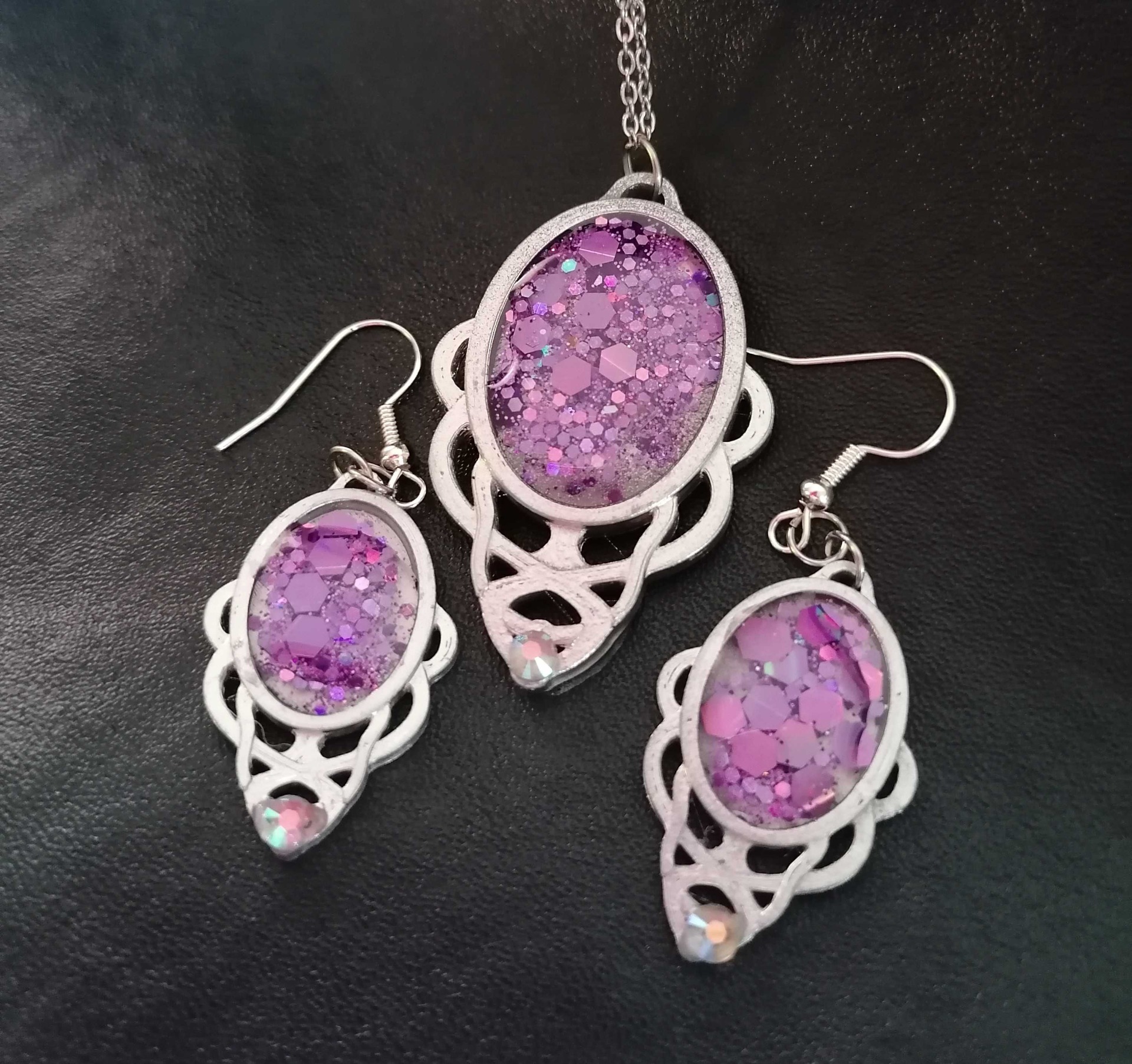 Christine, 45€ (sis. korvakorut, kaulakoru)