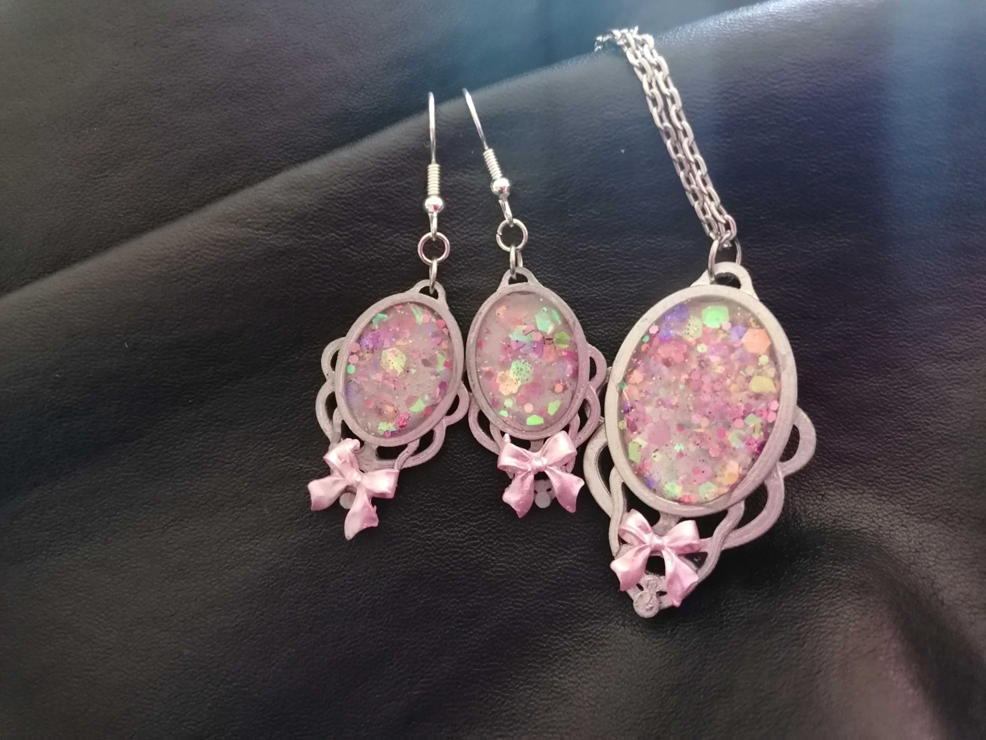 Selene, 45€ (sis. korvakorut, kaulakoru)