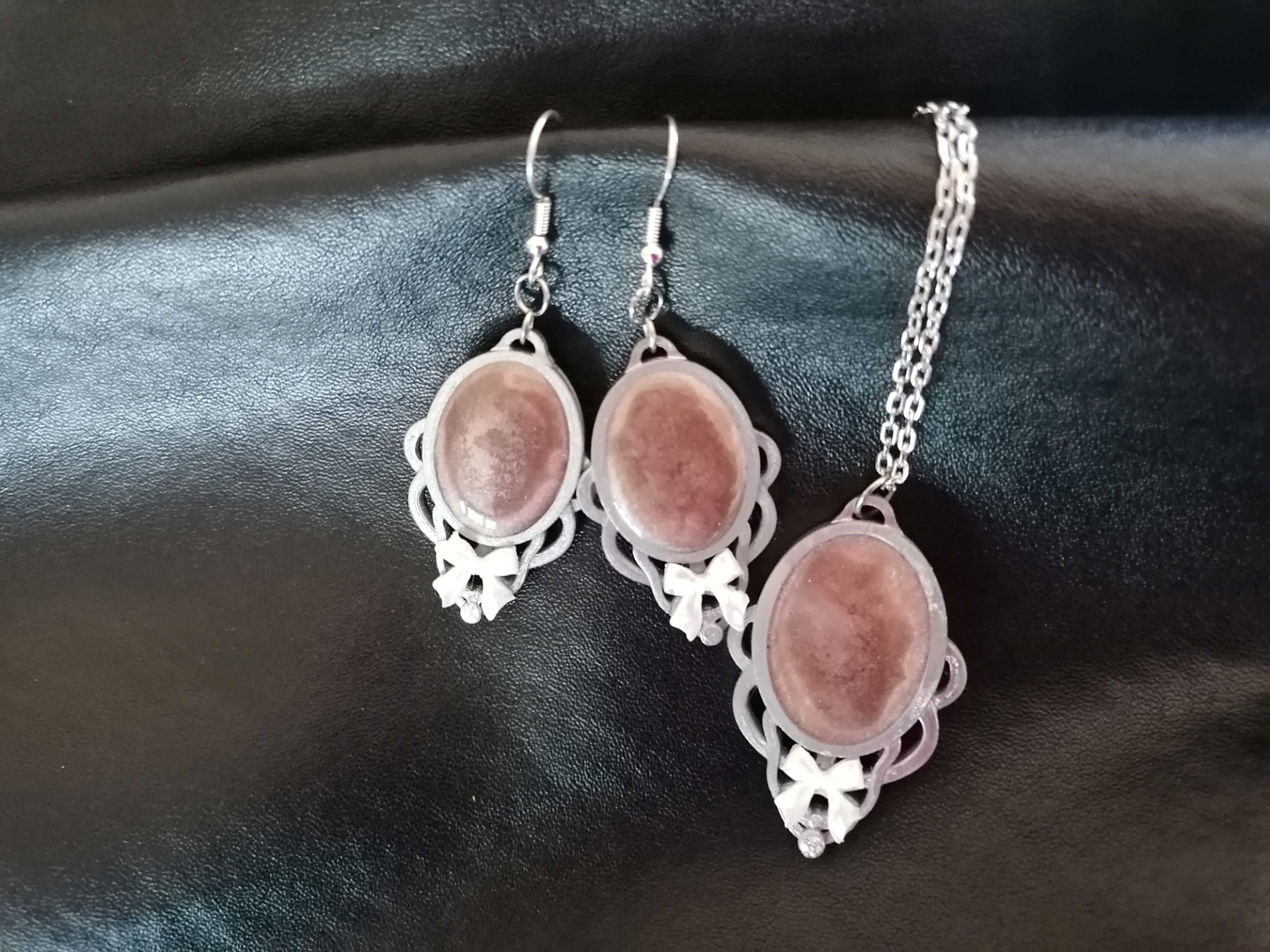 Isabelle, 45€ (sis. korvakorut, kaulakoru)