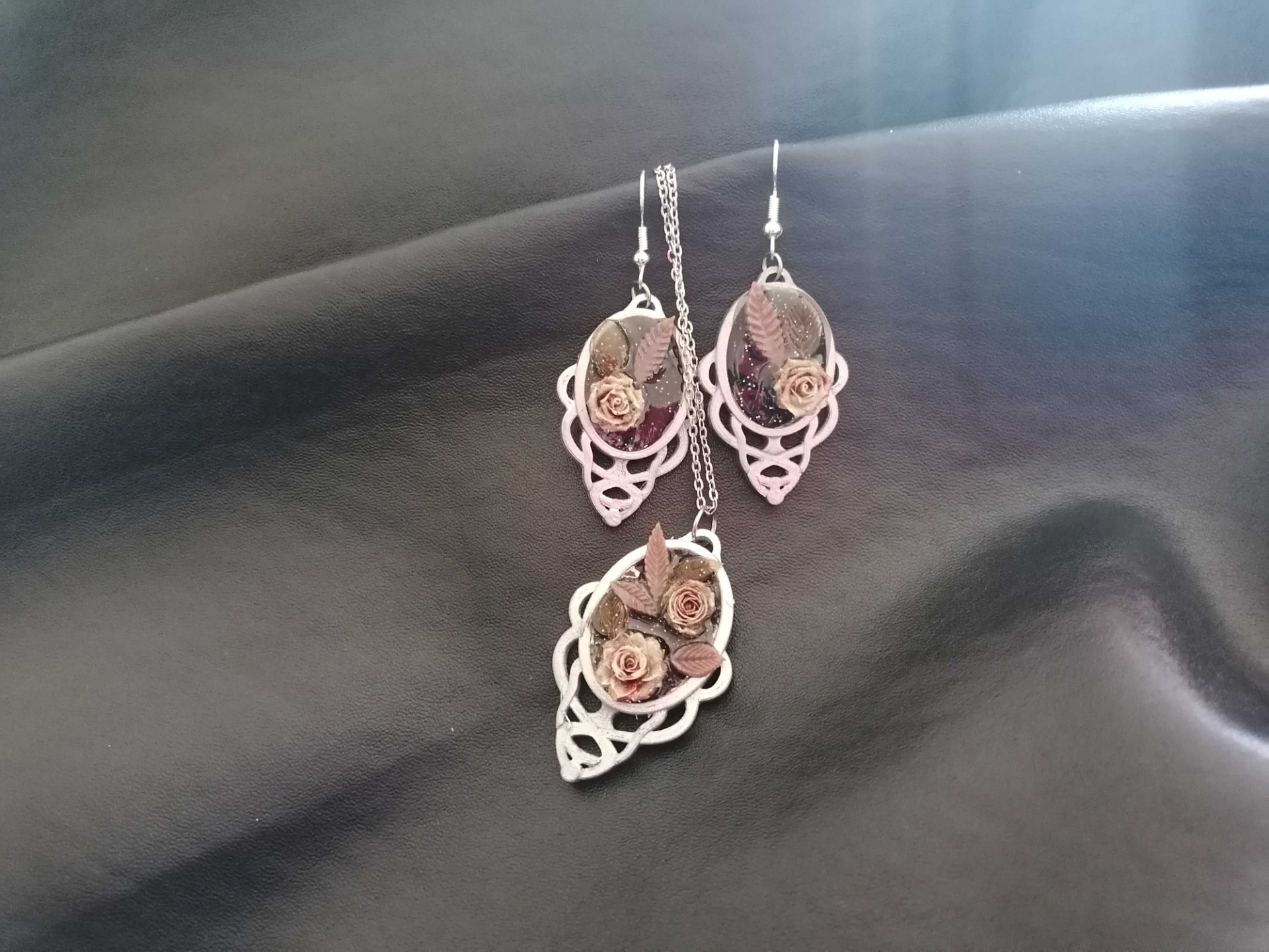 Theodora, 45€ (sis. korvakorut, kaulakoru)