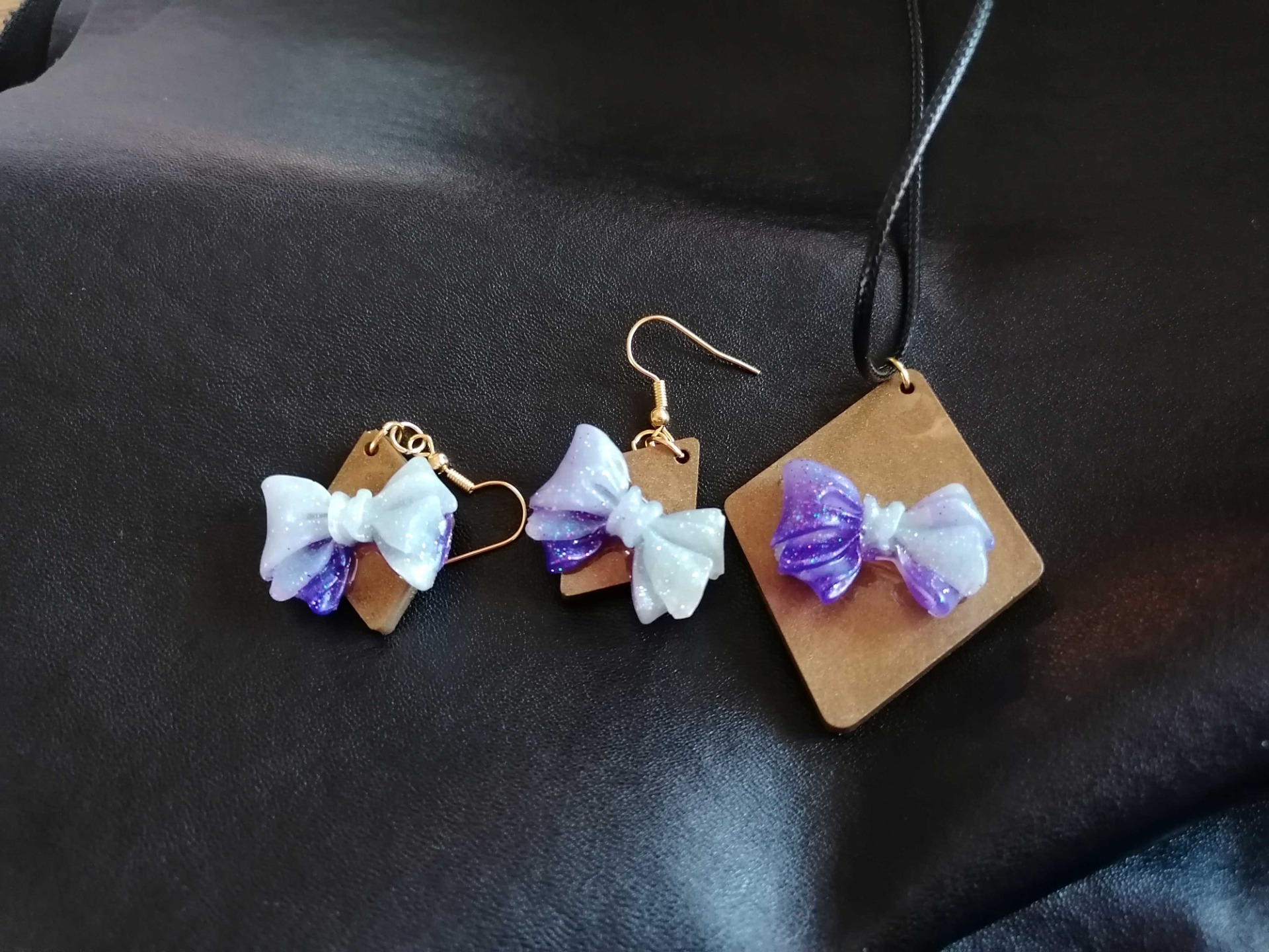 Söpö, 25€ (sis. korvakorut, kaulakoru)