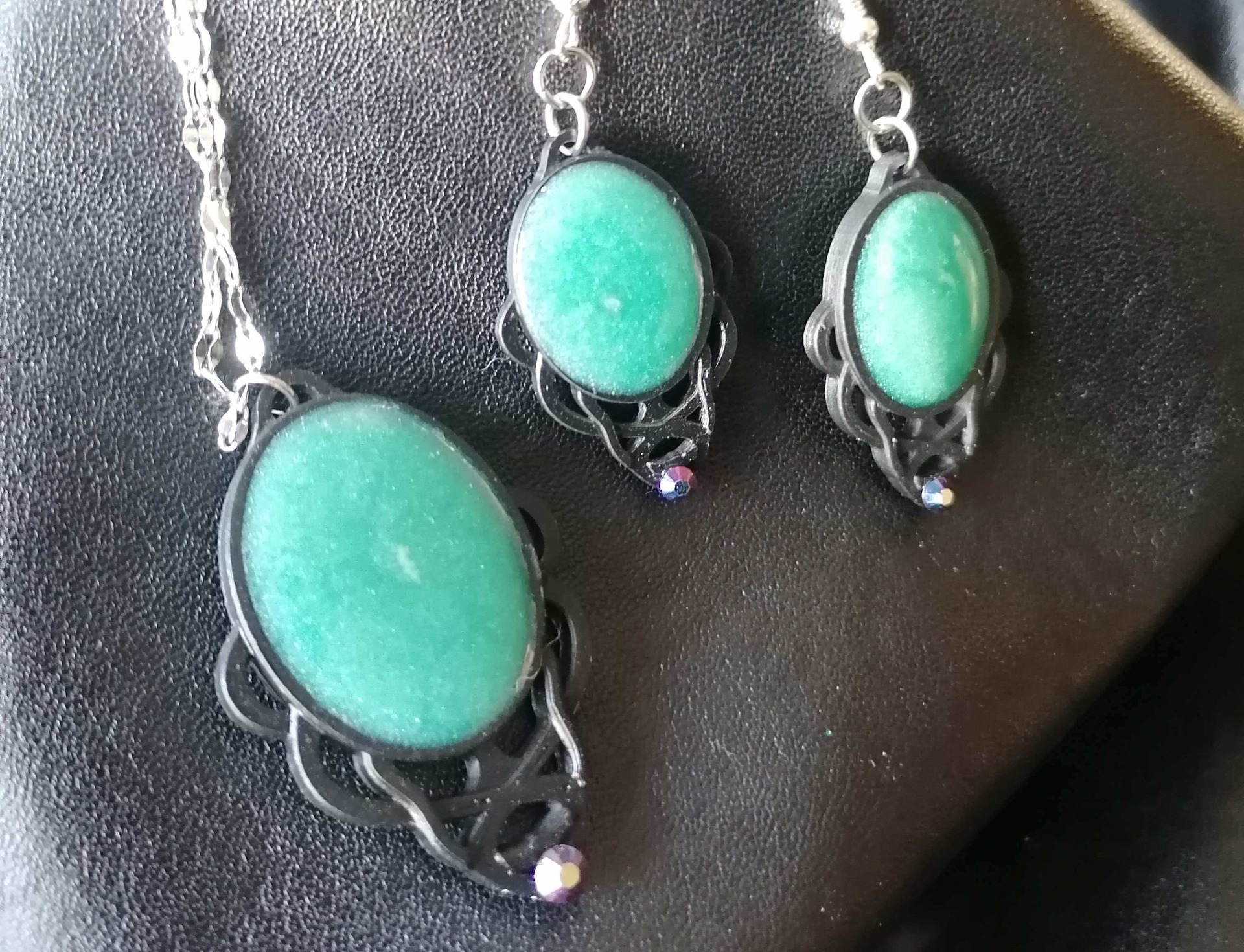 Regina, 45€ (sis. korvakorut, kaulakoru)
