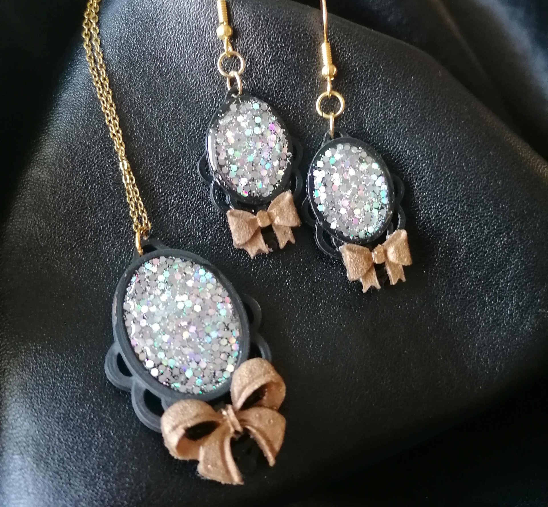 Ophelia, 45€ (sis. korvakorut, kaulakoru)