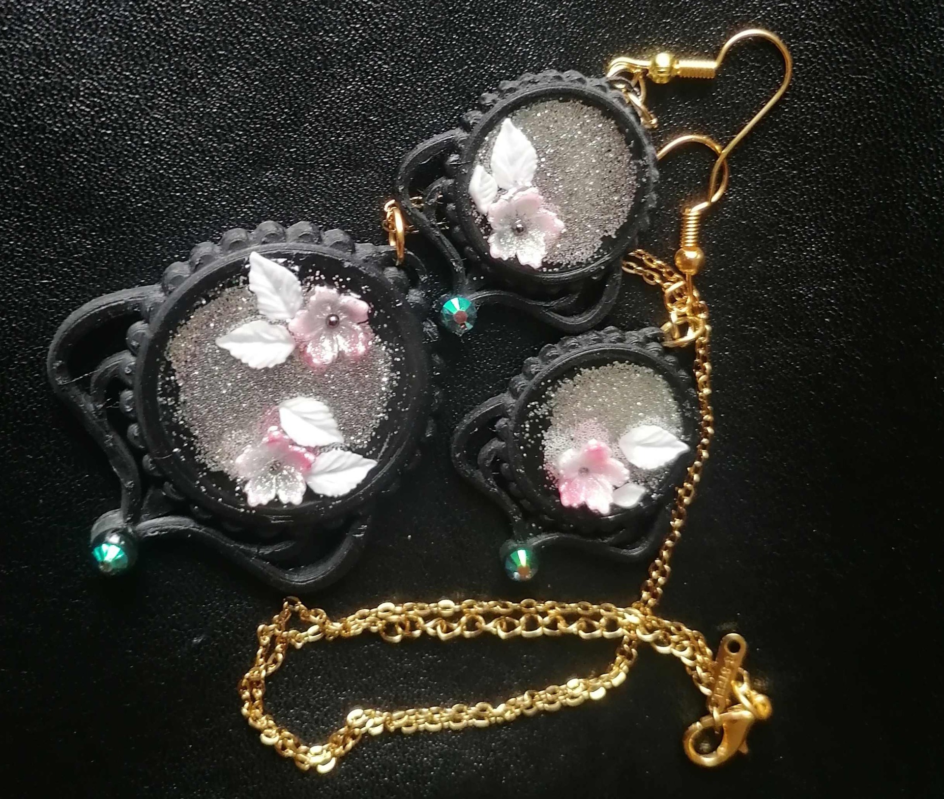 Odette, 55€ + toimitus (sis. korvakorut, kaulakoru)