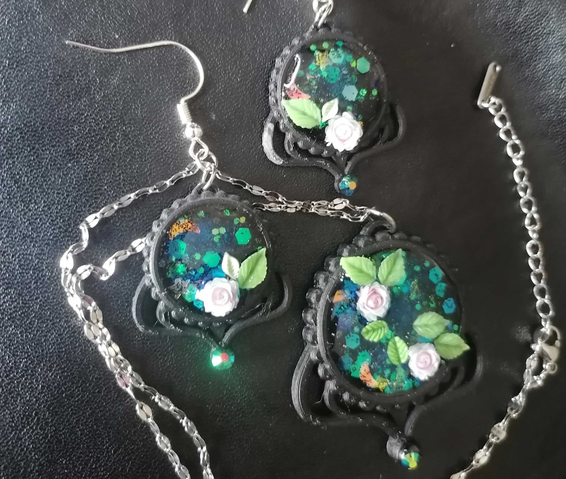 Adalmina, 55€ + toimitus (sis. korvakorut, kaulakoru)